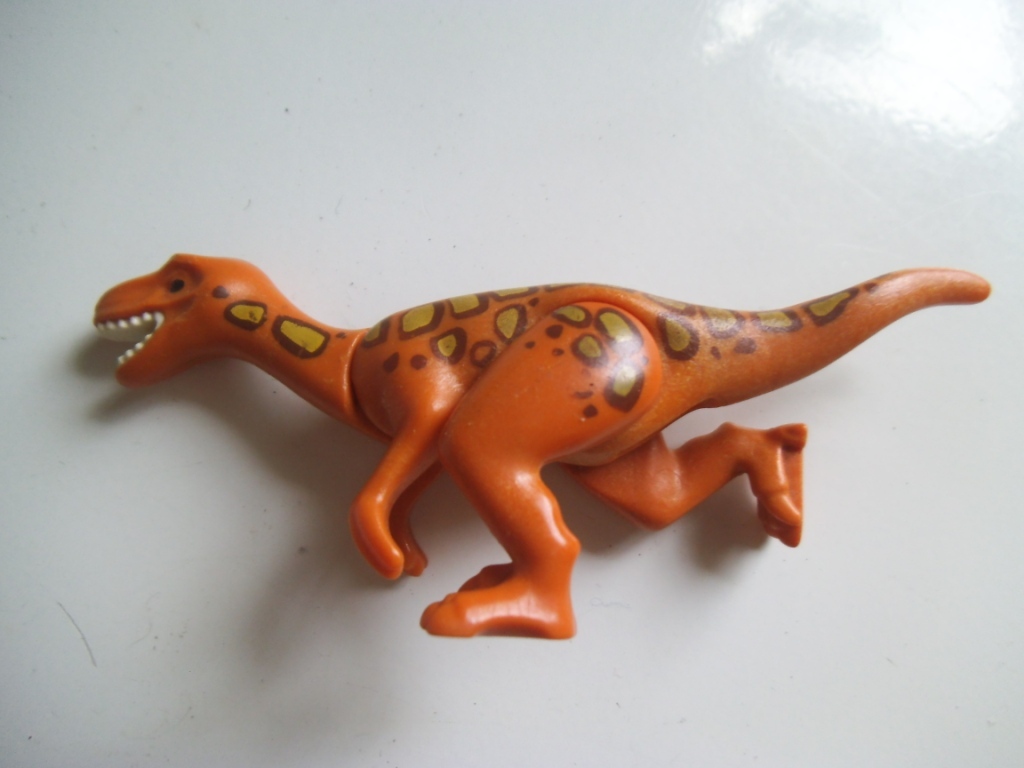 DINOZAUR FIGURKA DINOZAURY CHARYTATYWNA