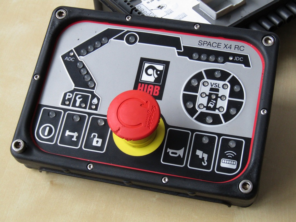 Купить HIAB SPACE X4 RC + ПАНЕЛЬ УПРАВЛЕНИЯ HIAB X4 ST отзывы, фото и характеристики на Aredi