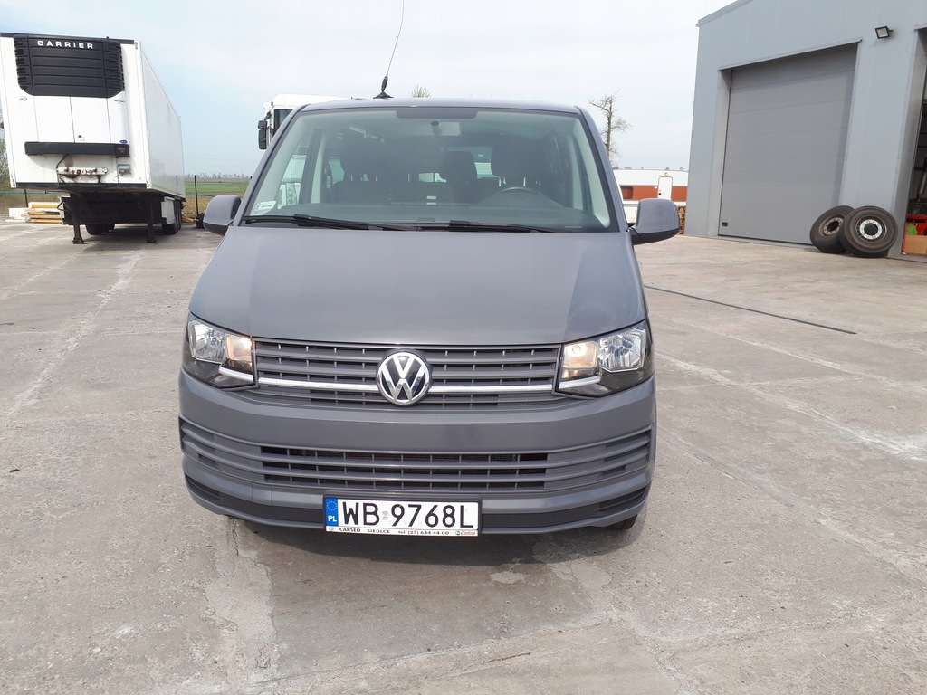 Volkswagen transporter T-6 9-osobowy 150 km