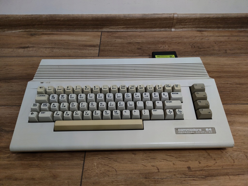 Komputer Commodore 64 + Kardridż