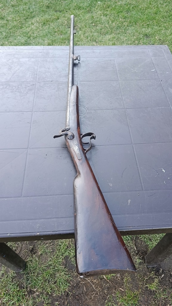 Strzelba karabin czarnoprochowy XIX wieku.