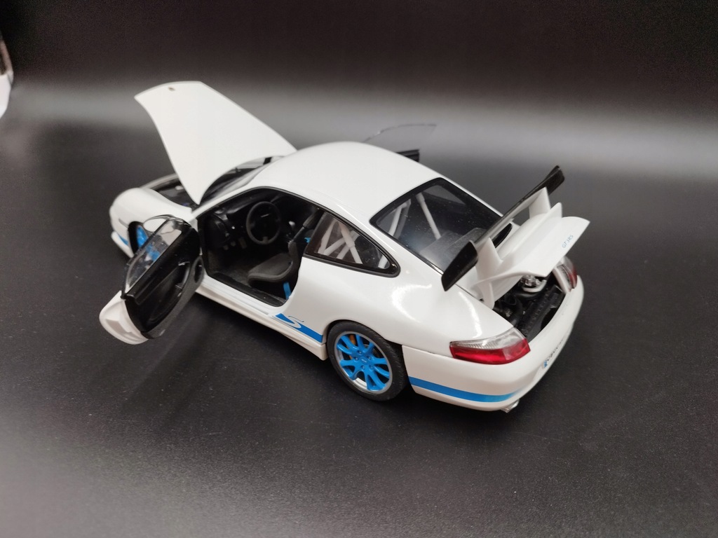 1:18 AUTOart Porsche 911(996) GT3 RS 2004 model