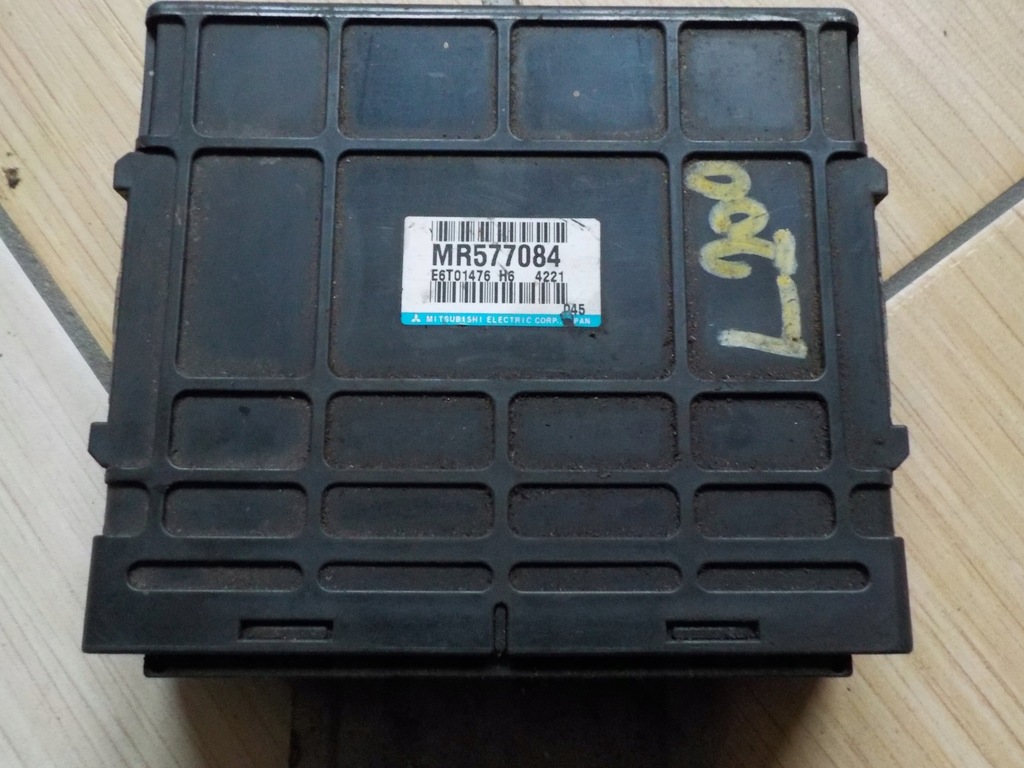 MITSUBISHI L200 2.5td - STEROWNIK MR577084