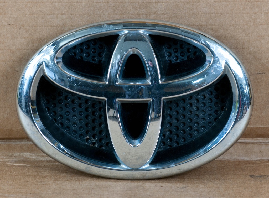 TOYOTA AURIS I YARIS III EMBLEMAT LOGO PRZÓD