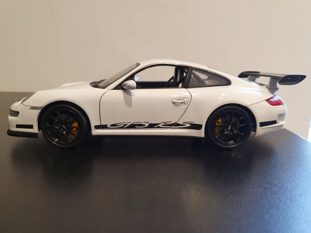 Porsche 911(977) GT3 RS Welly 1:18