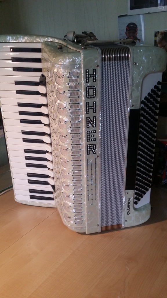 Hohner Chempion 120 basów 4 chóry