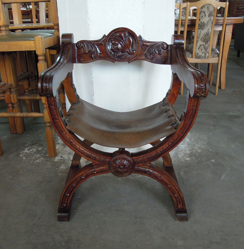 Krzesło fotel tron w stylu rzymskim starożytnym