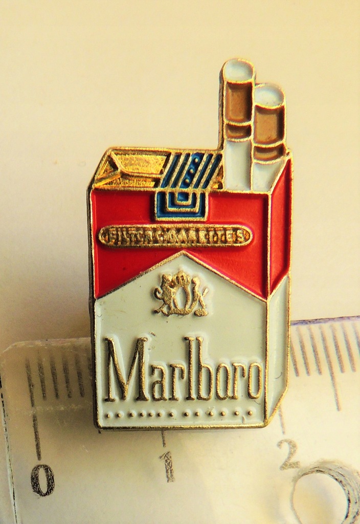 Marlboro cigarettes papierosy odznaka emalia