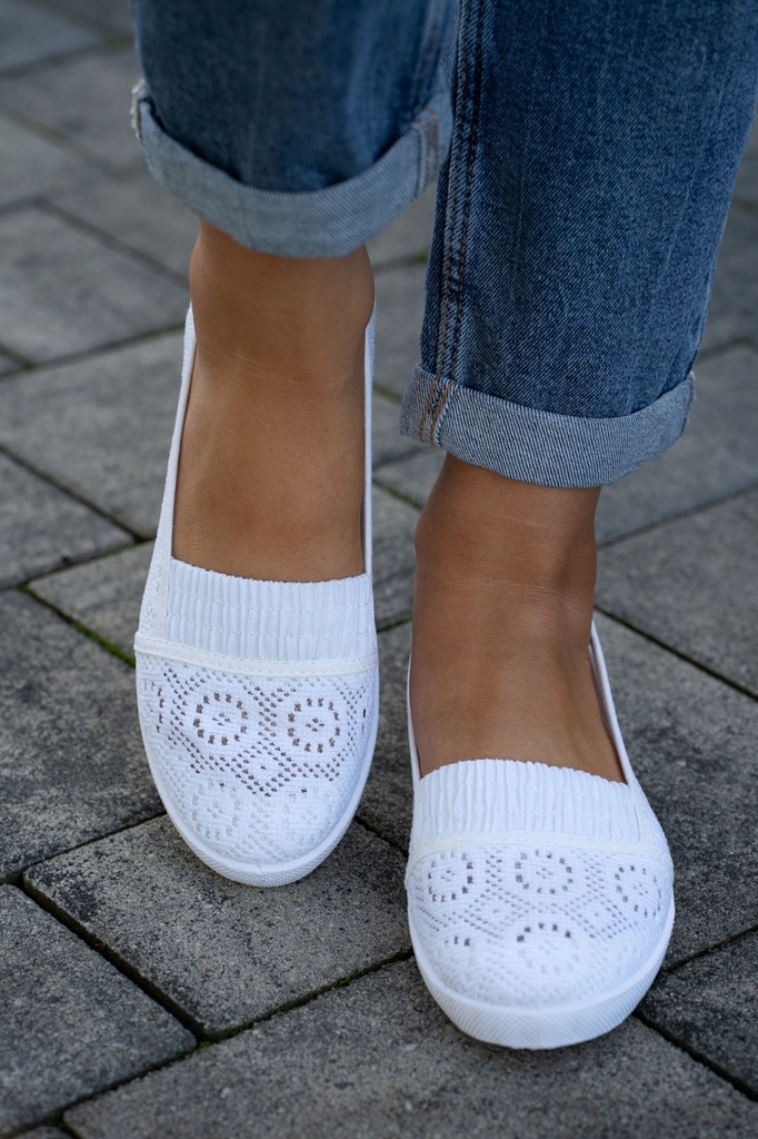 Купить Белые кружевные кроссовки на резинке 40: отзывы, фото, характеристики в интерне-магазине Aredi.ru