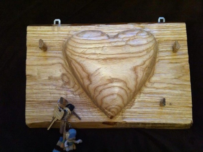 Drewniany wieszak na klucze -serce