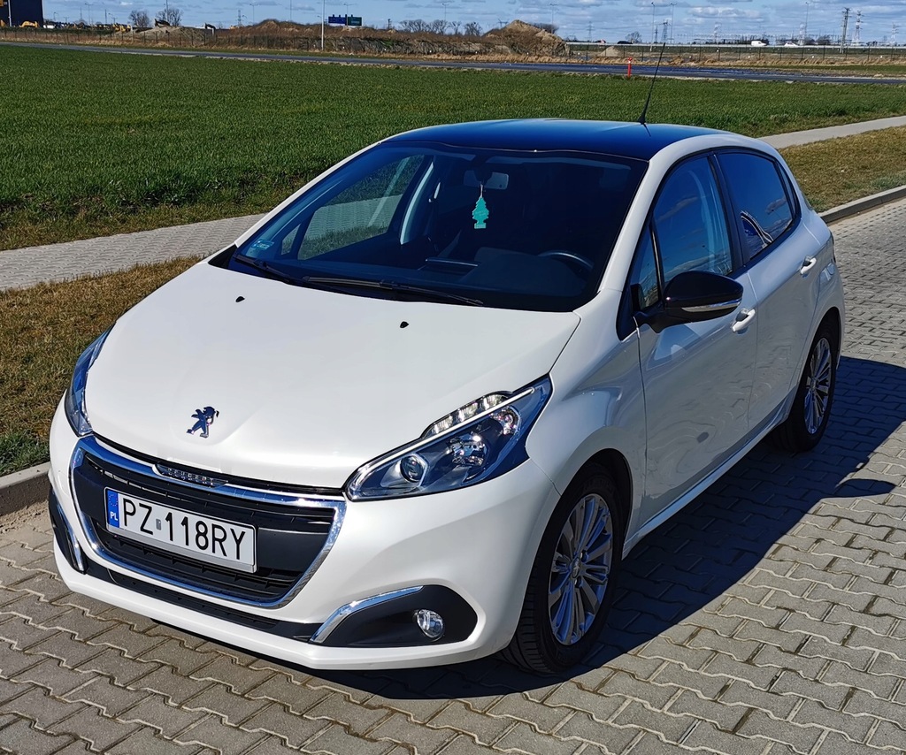 PEUGEOT 208 piękna biała perła