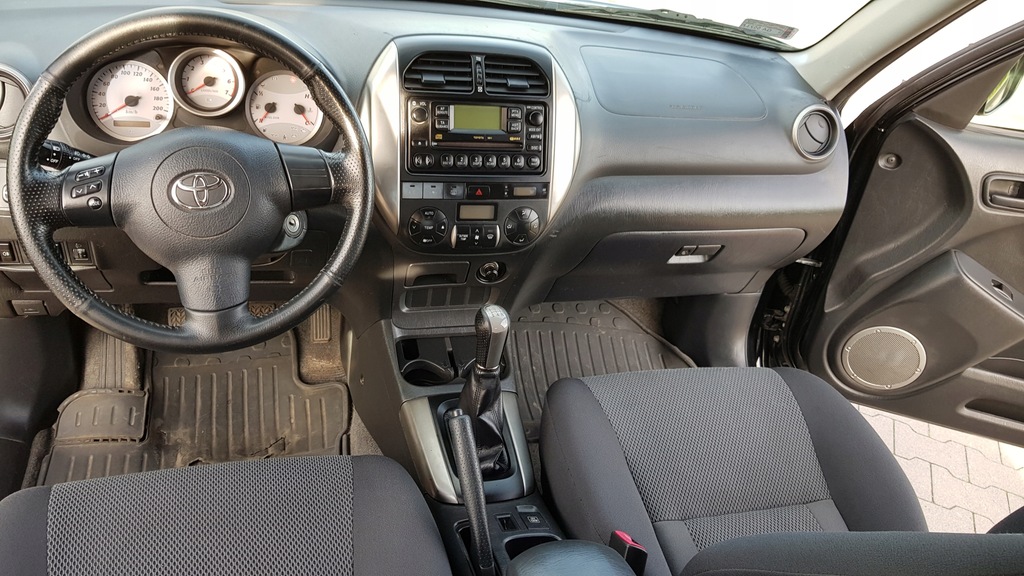 Купить Toyota Rav4 2.0 D-4D + багажник и зимняя резина в подарок: отзывы, фото, характеристики в интерне-магазине Aredi.ru