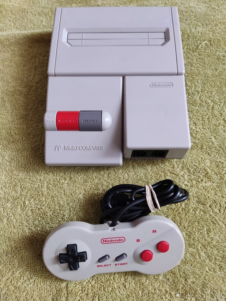 Konsola Nintendo Famicom AV+pad