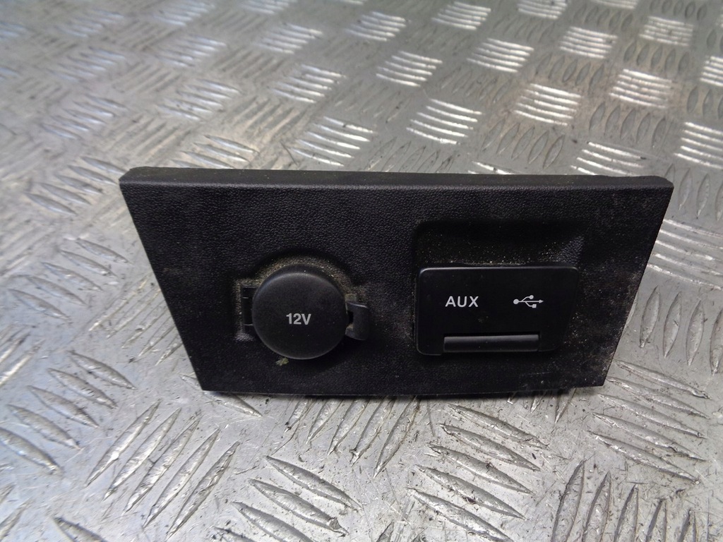 GNIAZDO WEJŚCIE PORT AUX USB KIA CEED 11601780753 oficjalne