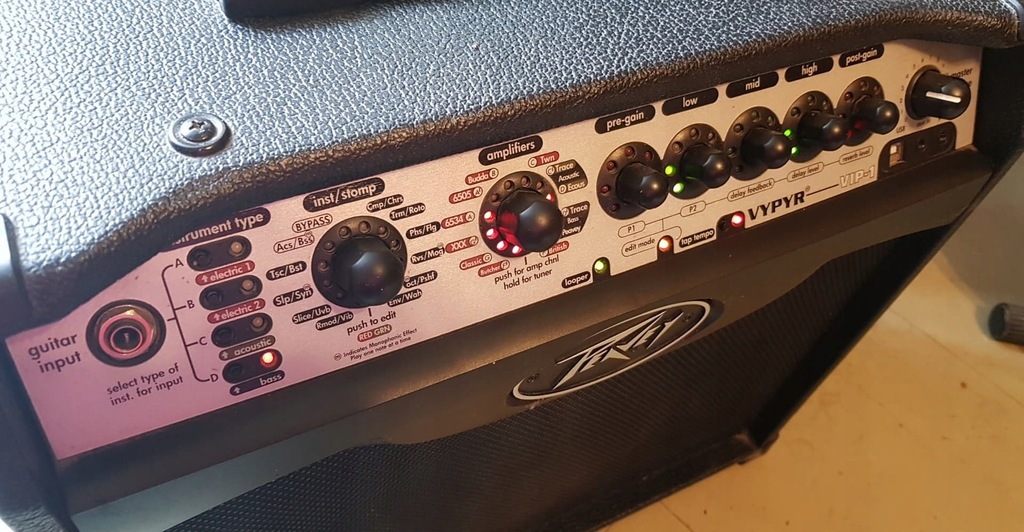 Peavey Vypyr VIP 1 + footswitch Sanpera 1