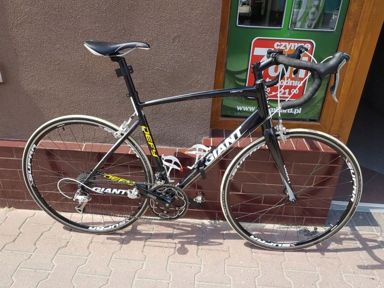 GIANT DEFY 1 / ULTEGRA 170 - 190 CM RAMA ALURAXX