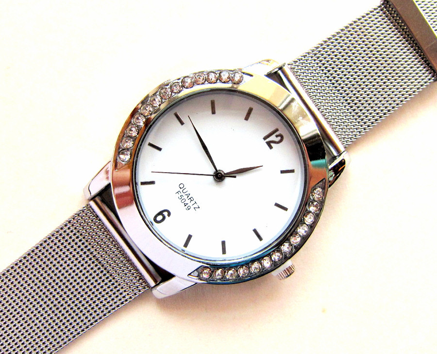 Śliczny zegarek metalowa bransoleta i kryształki