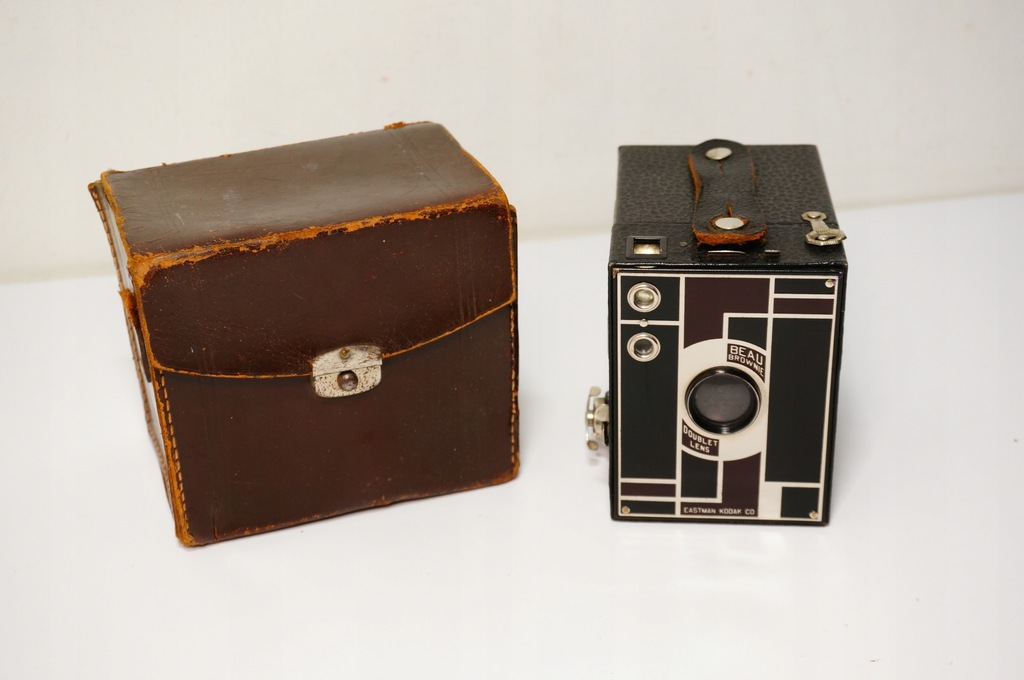 Analogowy Aparat Skrzynkowy Kodak Beau Brownie