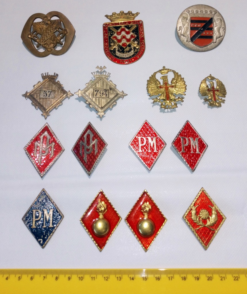 Hiszpania Franco 1940-1970. Odznaki wojskowe. Kokardy znaki. Zestaw 15 szt