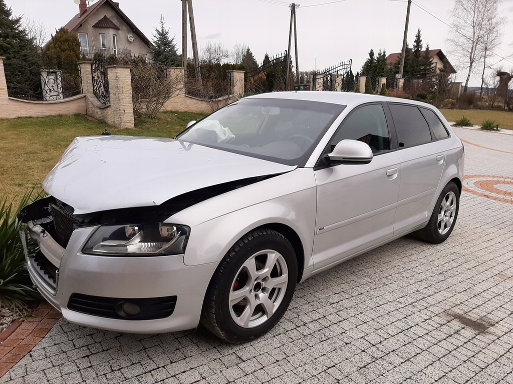 Audi A3 8p Sportback 1.6 Tdi Uszkodzona