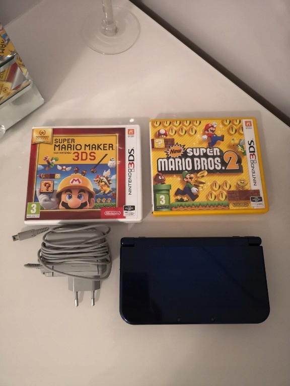 Konsola Nintendo 3DS XL z grami