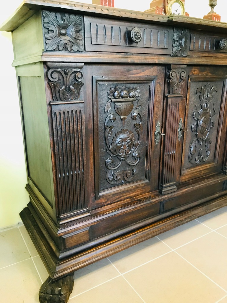 старинный отзывы. гурт рубчатый. старинный аптечный шкаф. шкаф из металла и дерева. замок пелеш королевская спальня.