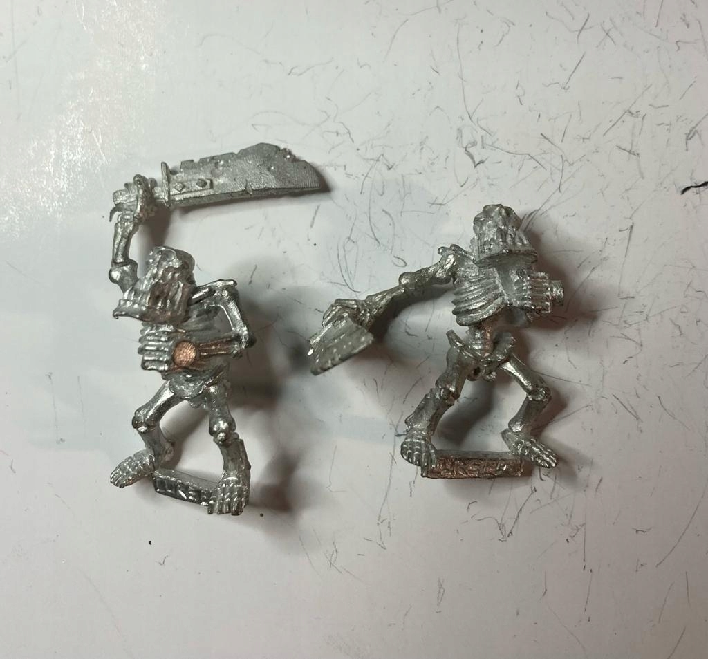 Купить Набор из 2 скелетов орков без щитов Warhammer.: отзывы, фото, характеристики в интерне-магазине Aredi.ru