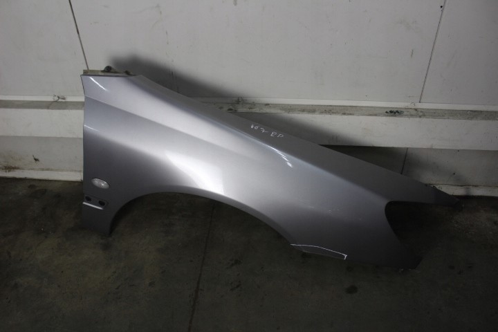 BŁOTNIK PRAWY PRZEDNI PEUGEOT 607 2.2HDI 03r. 7426547116