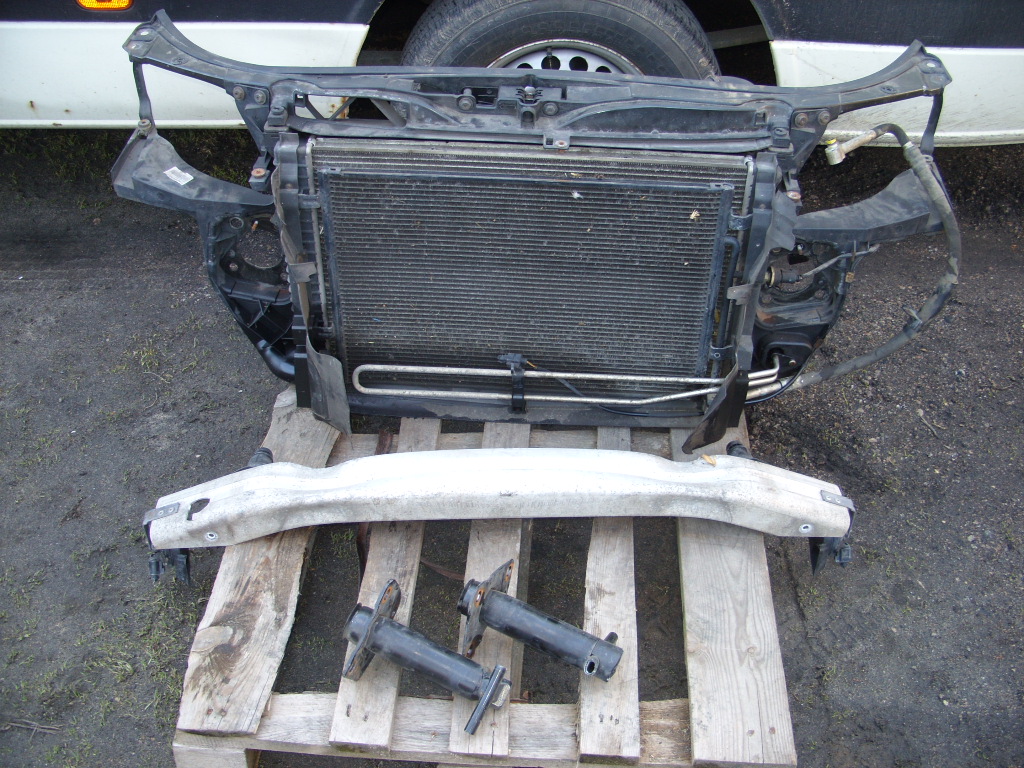 PAS PRZEDNI PRZÓD CHŁODNICE AUDI A4 B7 2.0 1.9 TDI