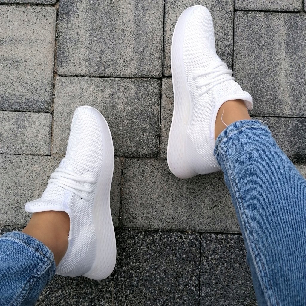 Купить Женские белые мягкие кроссовки на шнуровке 38: отзывы, фото, характеристики в интерне-магазине Aredi.ru