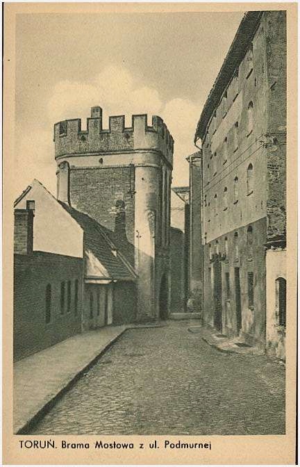 Toruń Brama Mostowa z ul. Podmurnej 1937