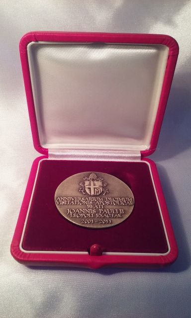 Medal od Abp. Mieczysława Mokrzyckiego