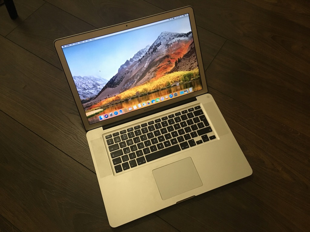 MACBOOK PRO i7 8gb RAM 256 SSD 1680x1050