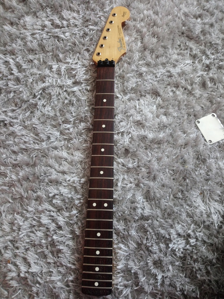 Orginalny gryf od gitary Fender stratokaster.