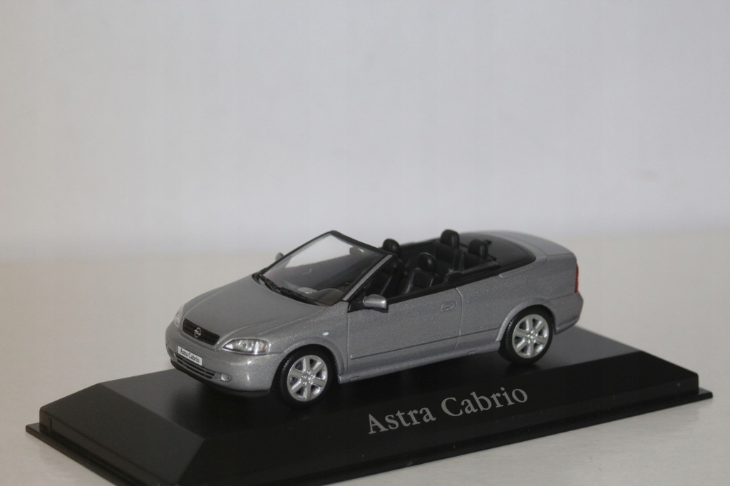 MINICHAMPS OPEL ASTRA G CABRIO salonówka 1/43