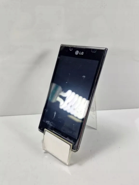 TELEFON LG P700