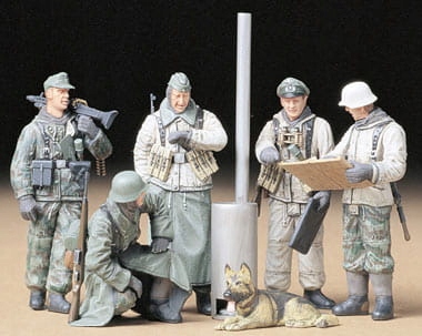 WWIIGerman Soldiers at Field Briefing Tamiya 35212