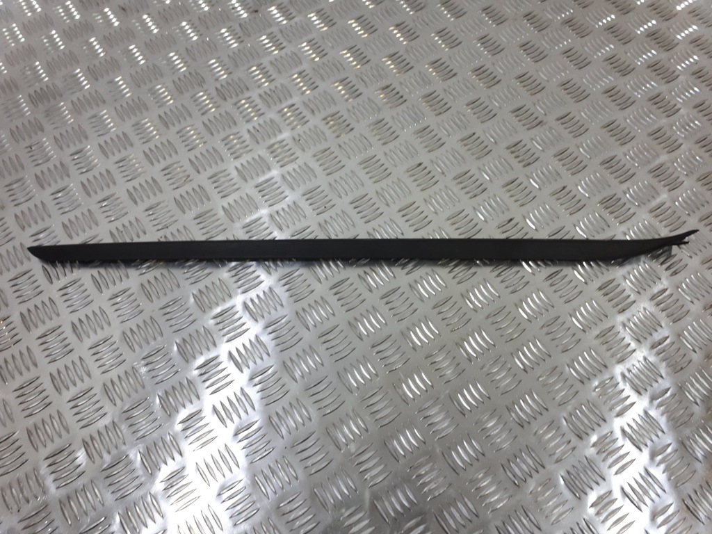 LISTWA PRAWA SZYBY CZOŁOWEJ TIGUAN 5NA854328