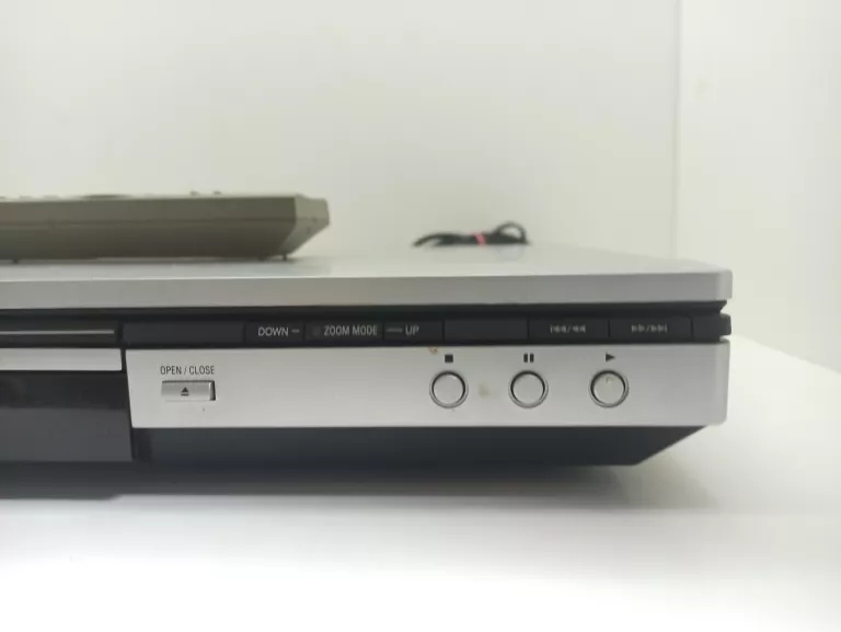 Купить DVD-ПРОИГРЫВАТЕЛЬ PANASONIC DVD-S35 + КАБЕЛИ +: отзывы, фото и ...