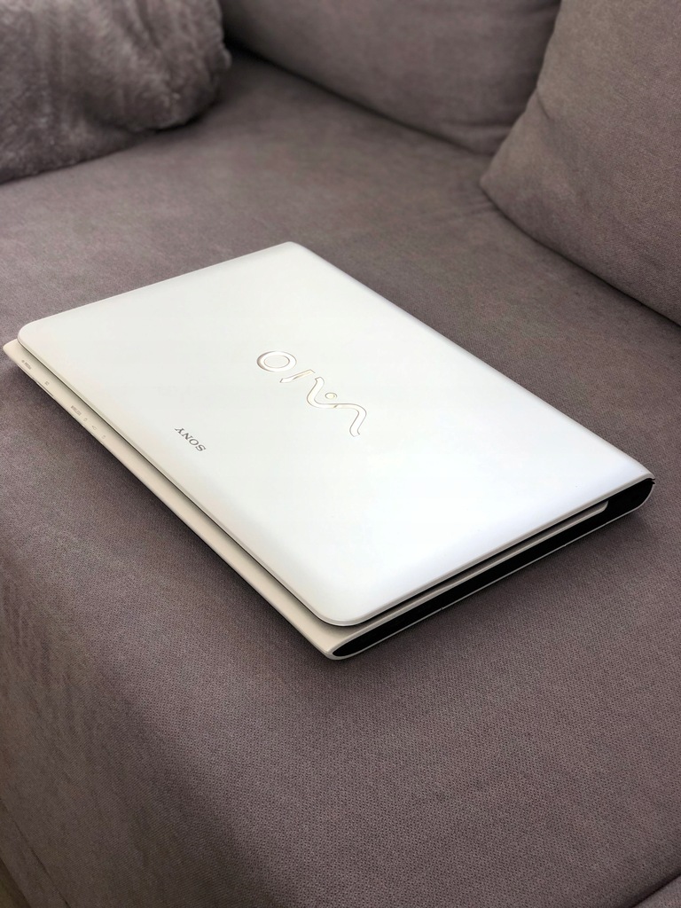 LAPTOP Sony VAIO 15 jasny ekran, jak nowy, HDMI