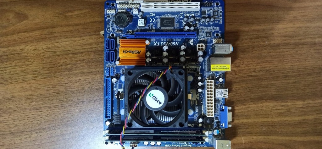 Płyta główna ASRock N68-VS3 FX + phenom 550 + 4gb - 12732539617 ...