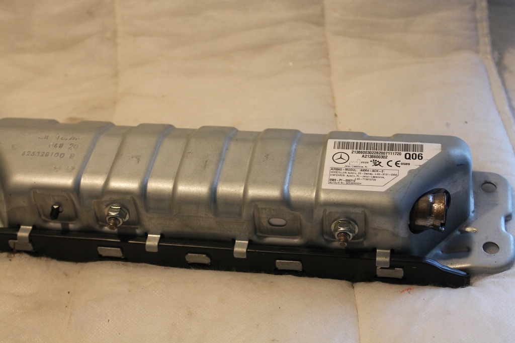 ZASLEPKA PODUSZKA AIRBAG KOLANA MERCEDES W213 E 12517786752