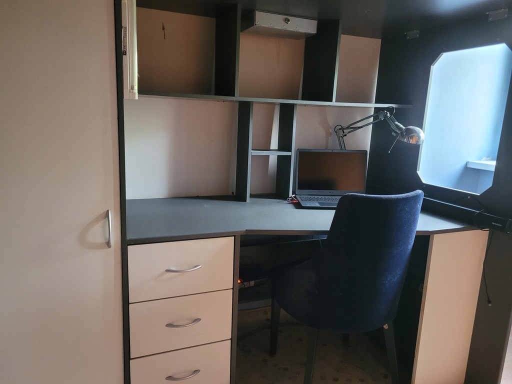 Łóżko piętrowe z biurkiem i szafą Jysk Nico