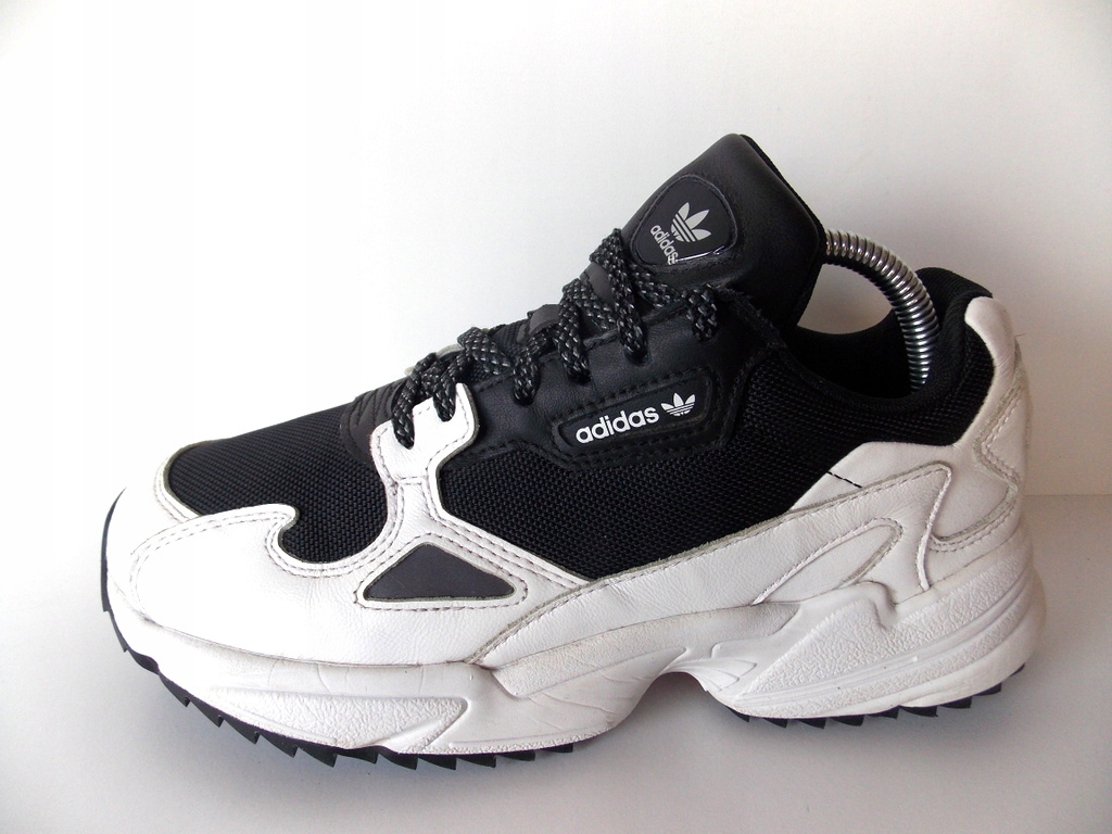 Adidas falcon trail 2025
