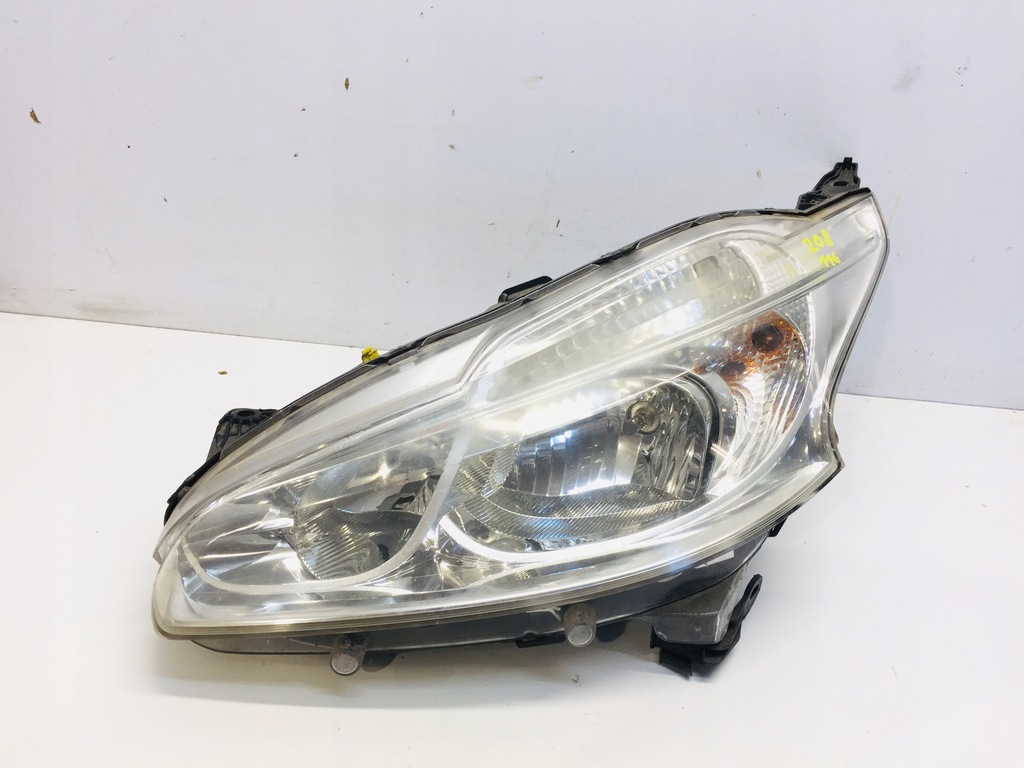 LAMPA LEWA PRZEDNIA PEUGEOT 208 #116