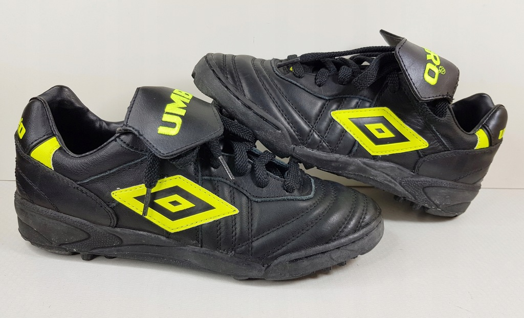 UMBRO buty chłopięce do piłki r.40