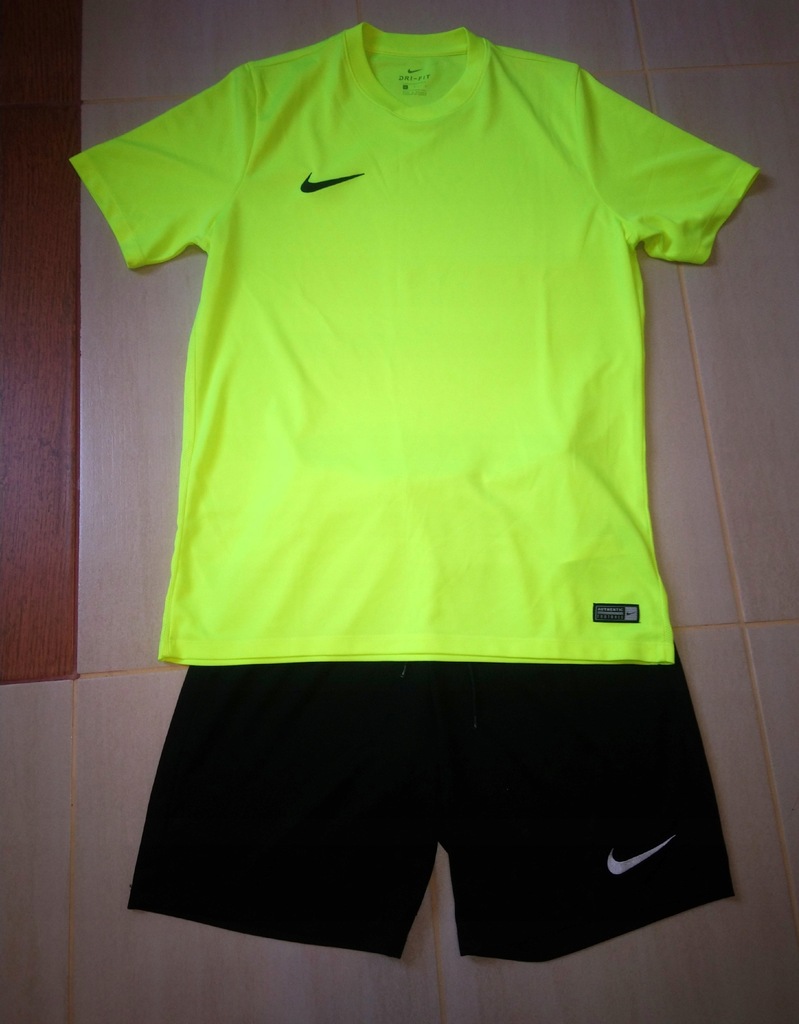 Komplet Nike r. M/L