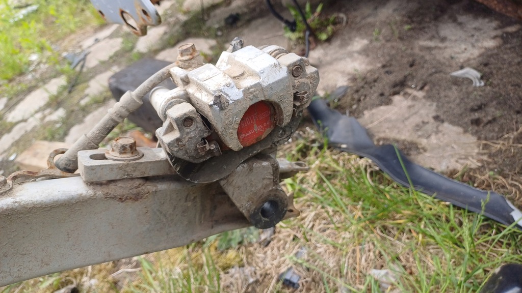 ZACISK HAMULCOWY TYŁ YAMAHA XT 600 XT600 98r