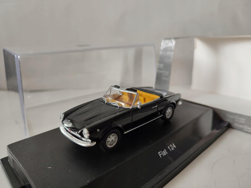 Starline 1:43 Fiat 124 Spider Black gablotka pudełko cabriolet kabriolet