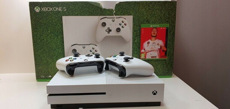 KONSOLA XBOX ONE S 1TB+2 PADY